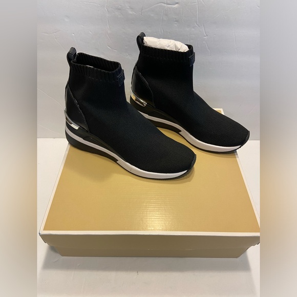 Michael Kors Skyler Bootie Black Soft Knit/Patent High-Top Wedge Sneakers 6 M - Picture 2 of 13